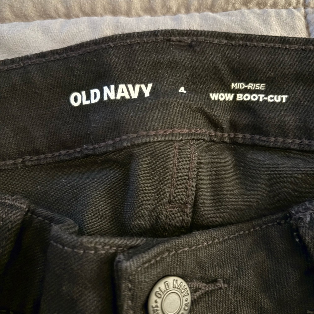 Old Navy Mid Rise WOW Bootcut Jeans - Picture 2 of 4